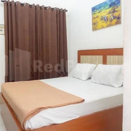 Homestay Babussalam Rungkut Mitra Reddoorz Medokanayu Exterior photo